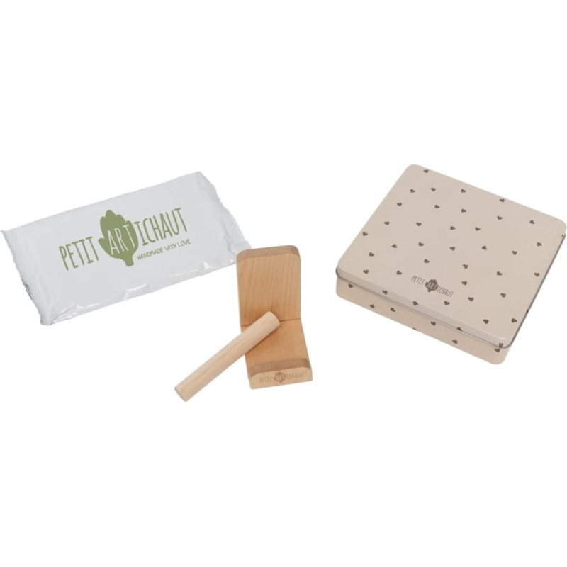 Käe-jalajäljend kandilises metallkarbis Süda